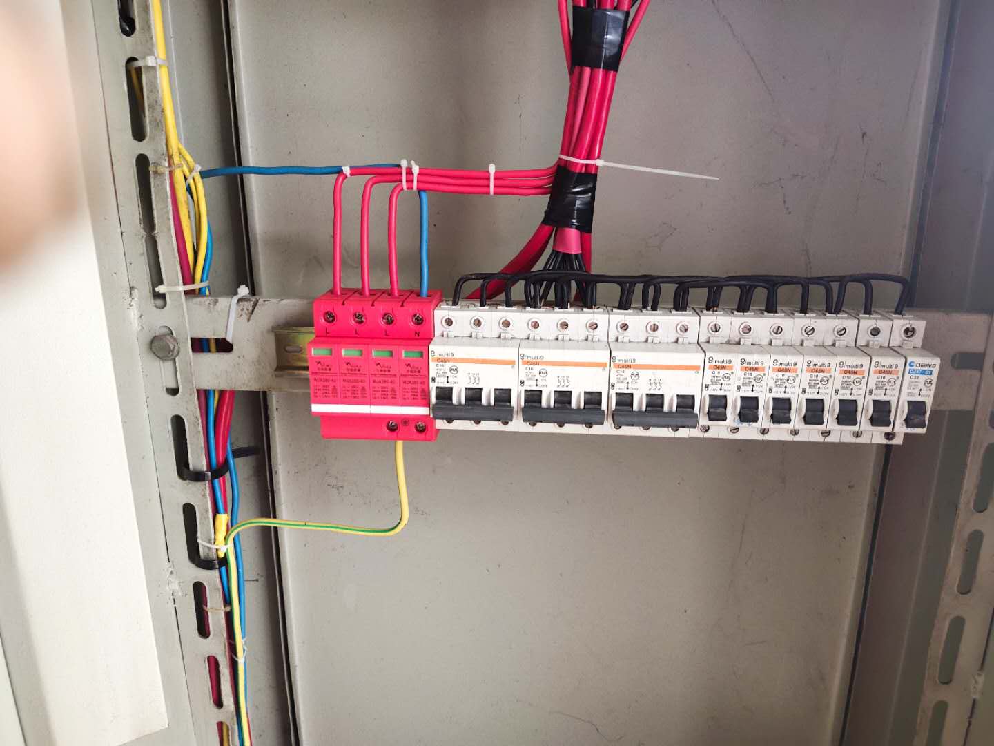 西飛晨光工貿有限公司防雷改造工程現場3