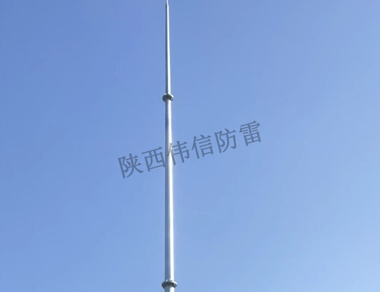 咸陽彩虹光電廠房避雷塔安裝現(xiàn)場圖1 咸陽彩虹光電廠房避雷塔安裝現(xiàn)場圖1